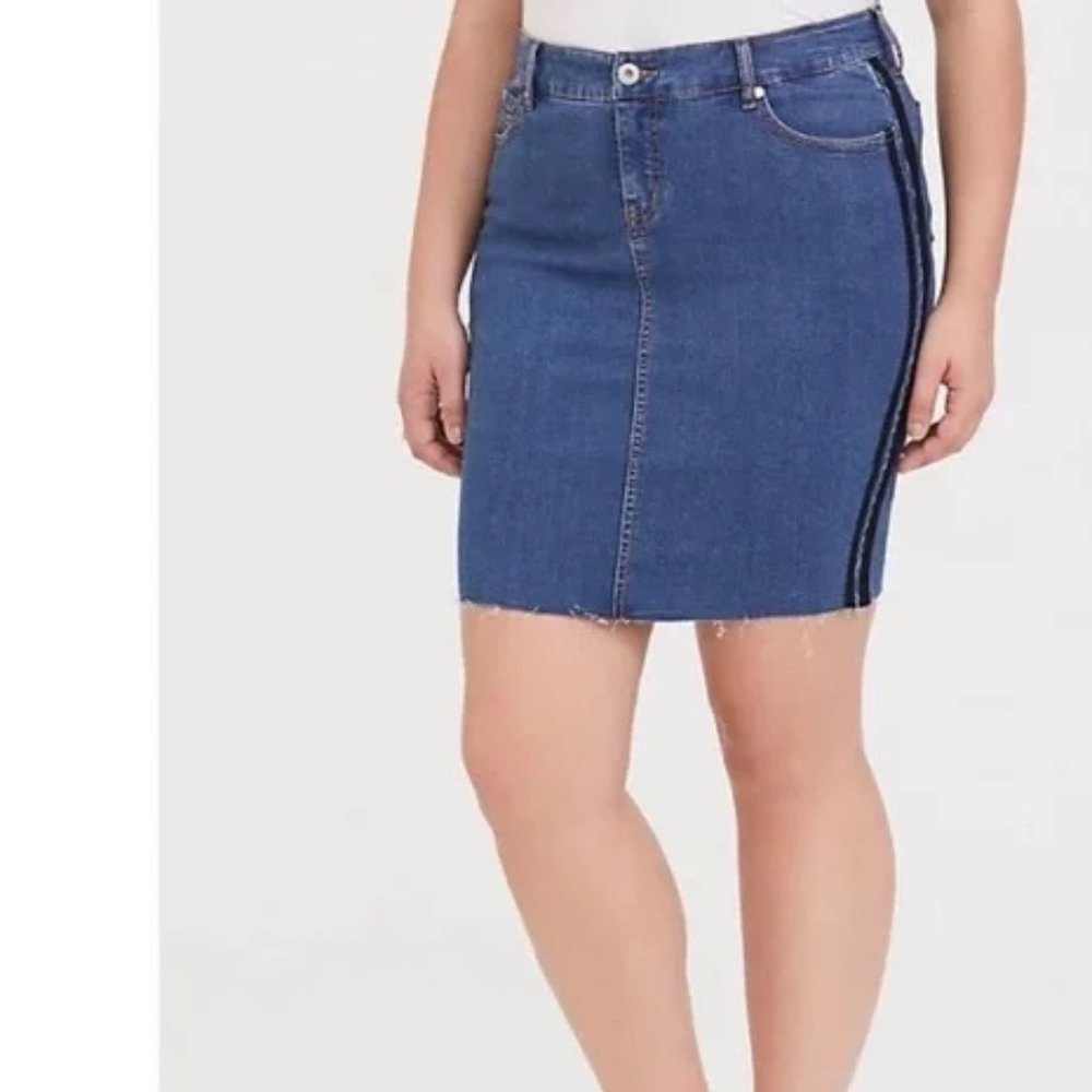 TORRID DENIM SKIRT SZ 16